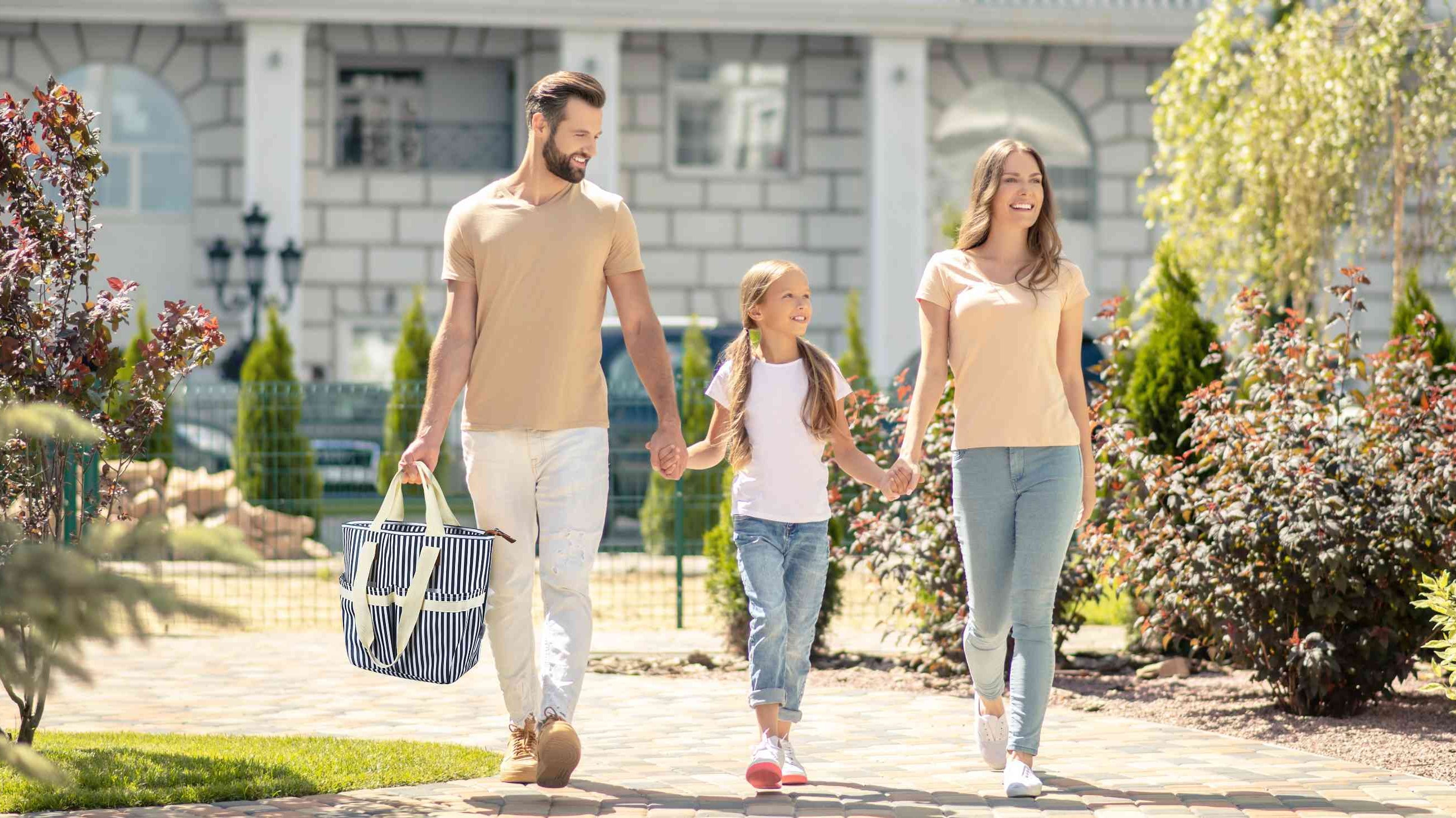 Why a Cooler Bag is the Best Accessory for Moms?